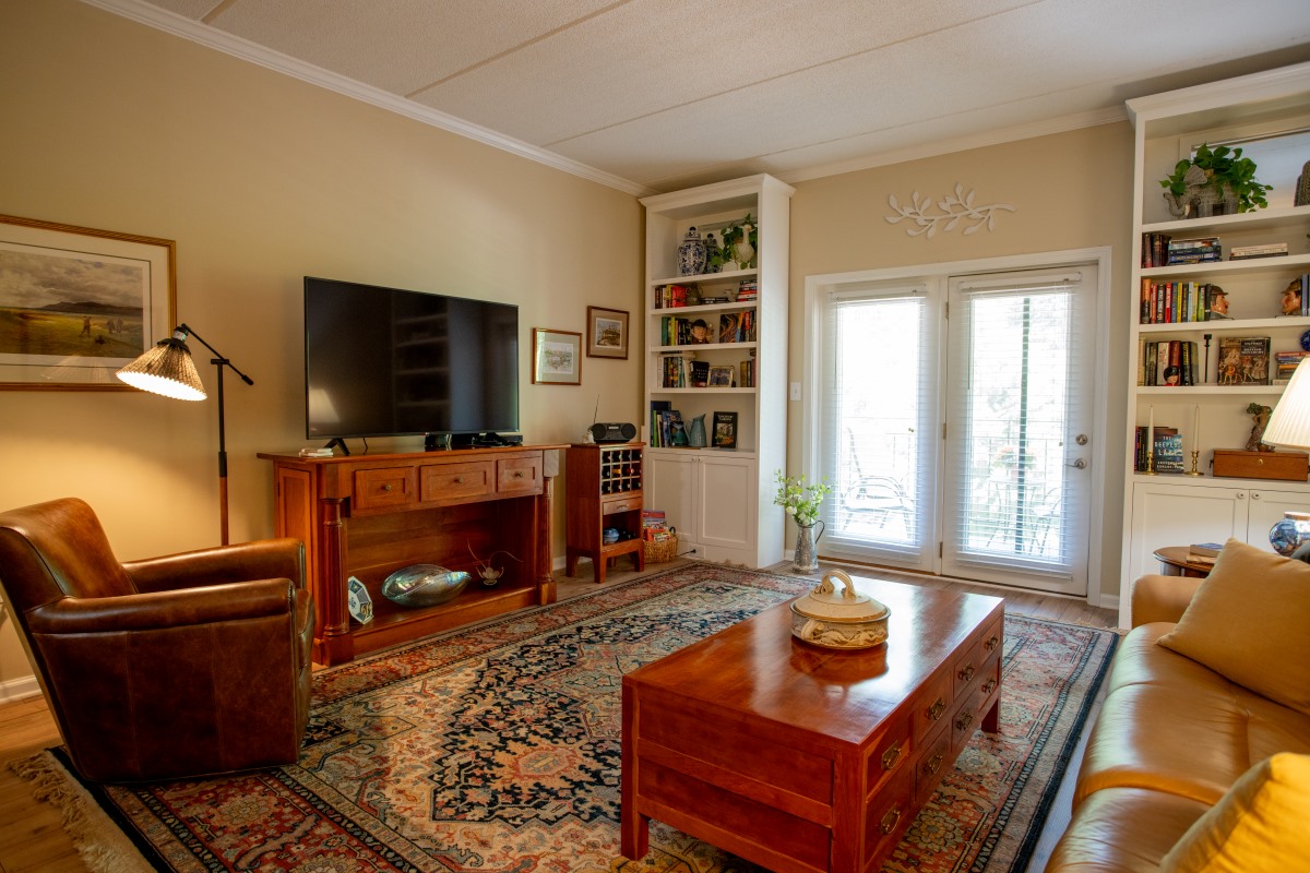 Living room in Independent Living at Highland Hills Village