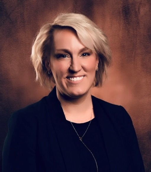 headshot of Julie Lindberg